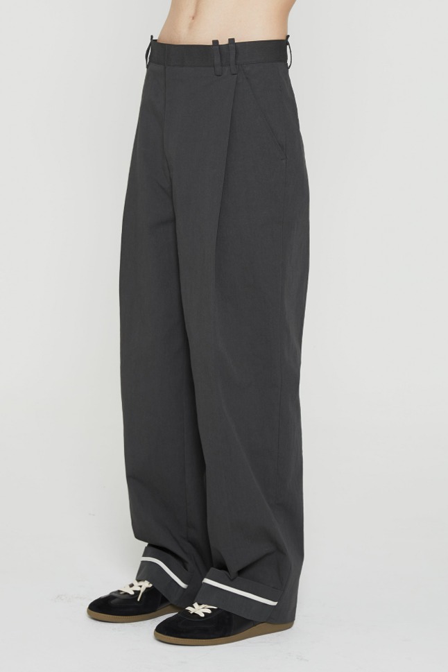 ONE-TUCK TURN UP CHINO PANTS_CHARCOAL